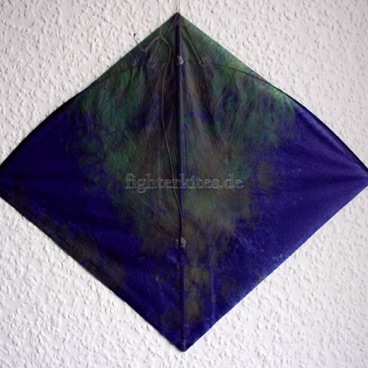 Segel: -
Segelmaterial: Papier
Bogenstab: Carbon 1,0 mm
Mittelstab: Bambus geschnitzt
Gesamtgewicht: 4,0 g Segel: -
Segelmaterial: Papier
Bogenstab: Carbon 1,0 mm
Mittelstab: Bambus geschnitzt
Gesamtgewicht: 4,0 g